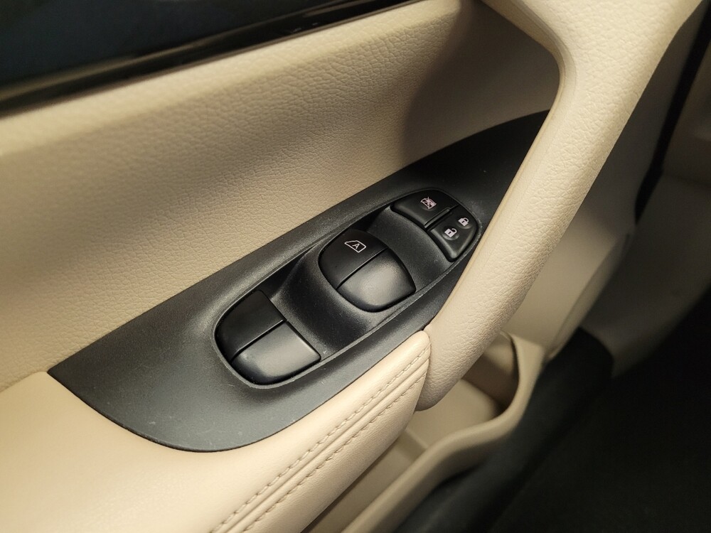 2017 Nissan Rogue in Cincinnati, OH 45255 - 18094047 27