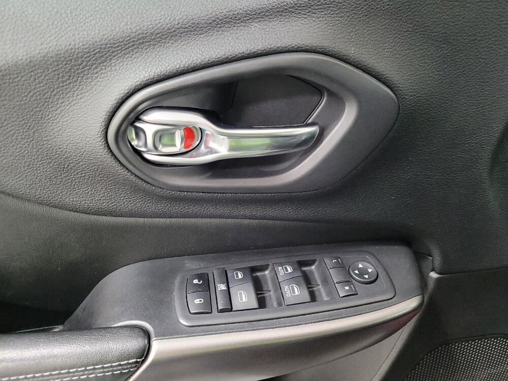 2019 Jeep Cherokee in Plymouth Meeting, PA 19462 - 18094071 27