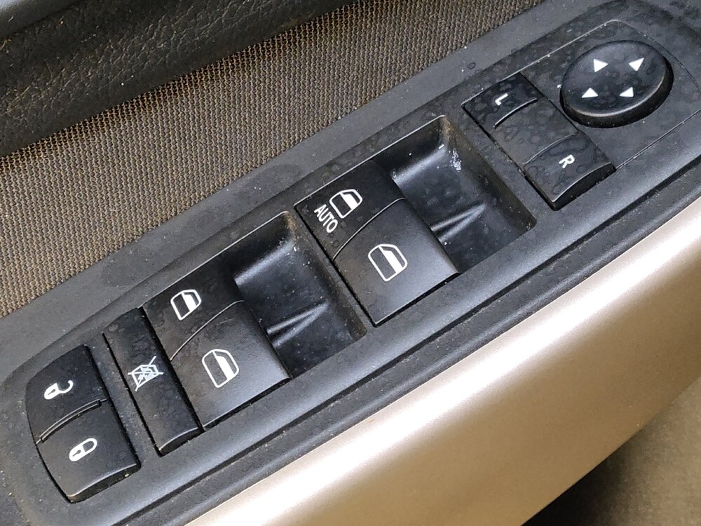 2018 Jeep Cherokee in Greenville, SC 29607 - 18094105 27