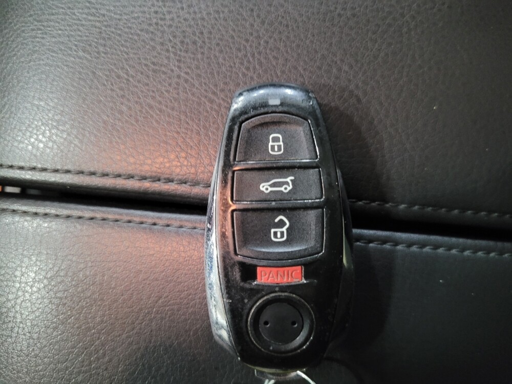 2013 Volkswagen Touareg in Chesapeake, VA 23320 - 18094111 32