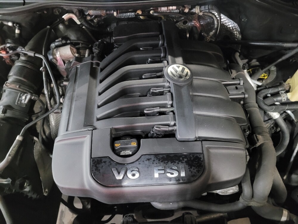 2013 Volkswagen Touareg in Chesapeake, VA 23320 - 18094111 30