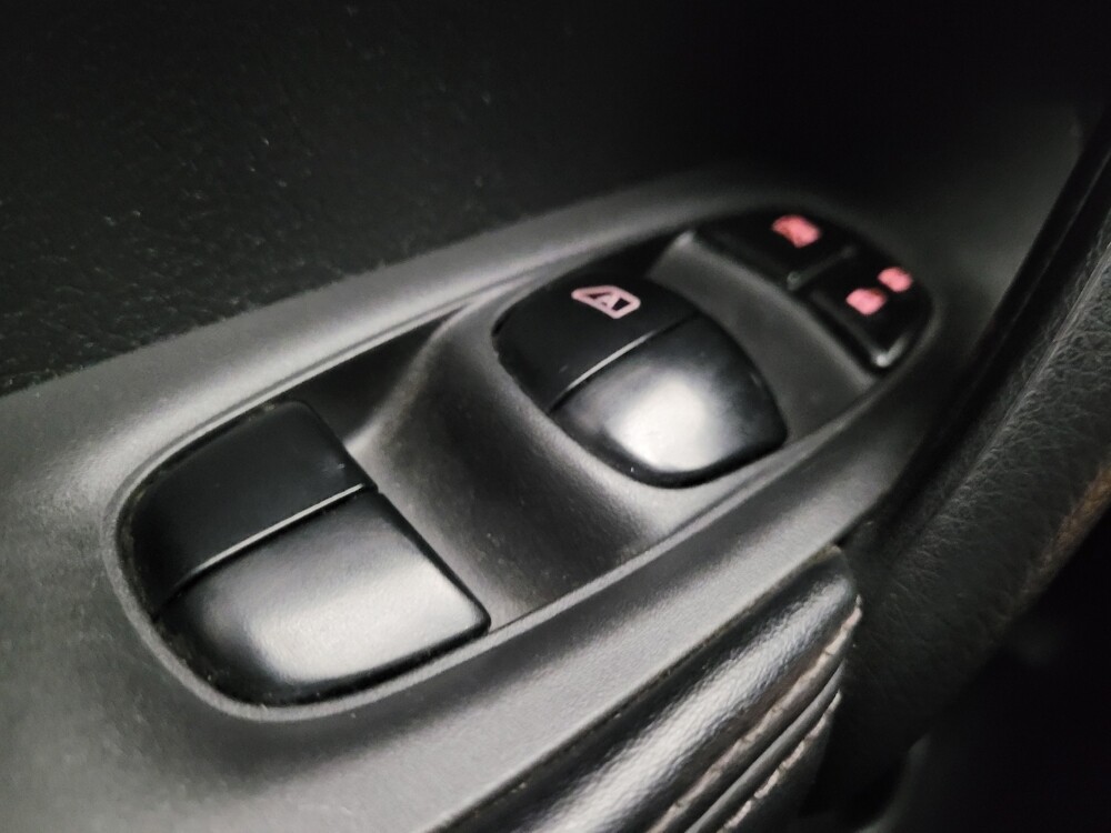 2017 Nissan Rogue Sport in Tucson, AZ 85705 - 18094113 27