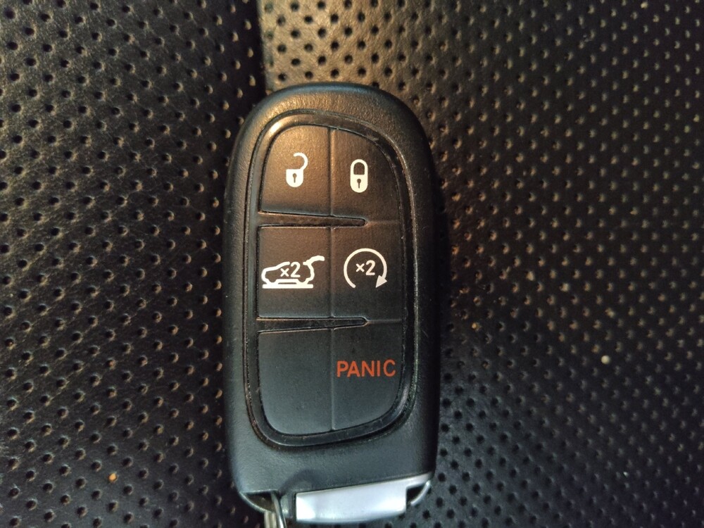 2019 Jeep Cherokee in Tampa, FL 33612 - 18094132 32