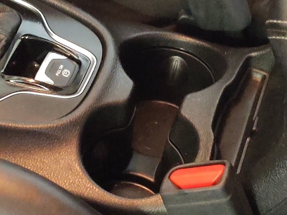 2019 Jeep Cherokee in Tampa, FL 33612 - 18094132 26