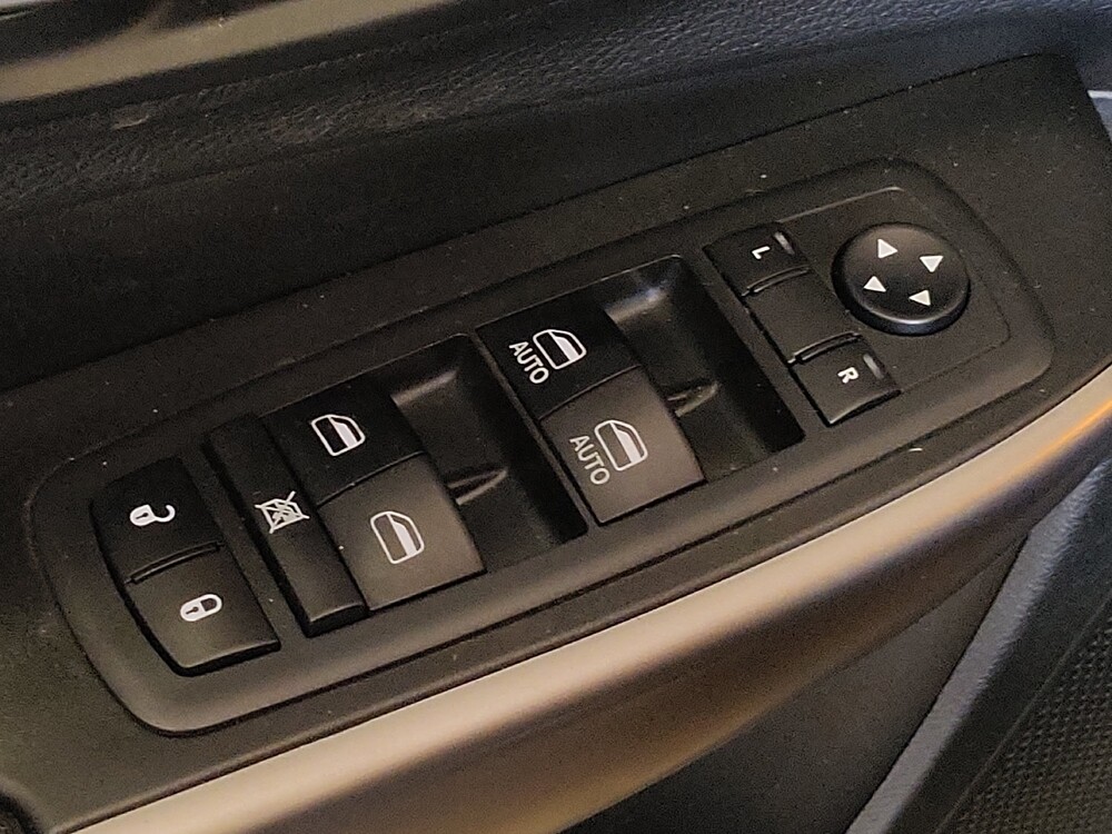 2019 Jeep Cherokee in Tampa, FL 33612 - 18094132 27