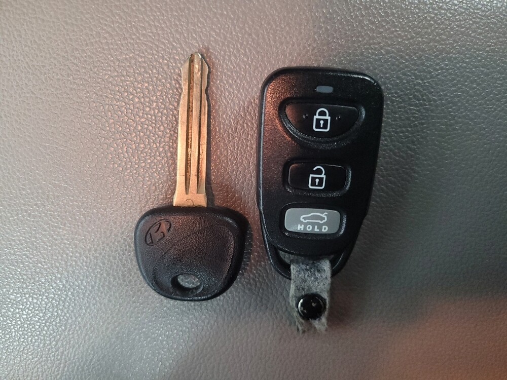 2019 Hyundai Elantra in Pelham, AL 35124 - 18094156 32