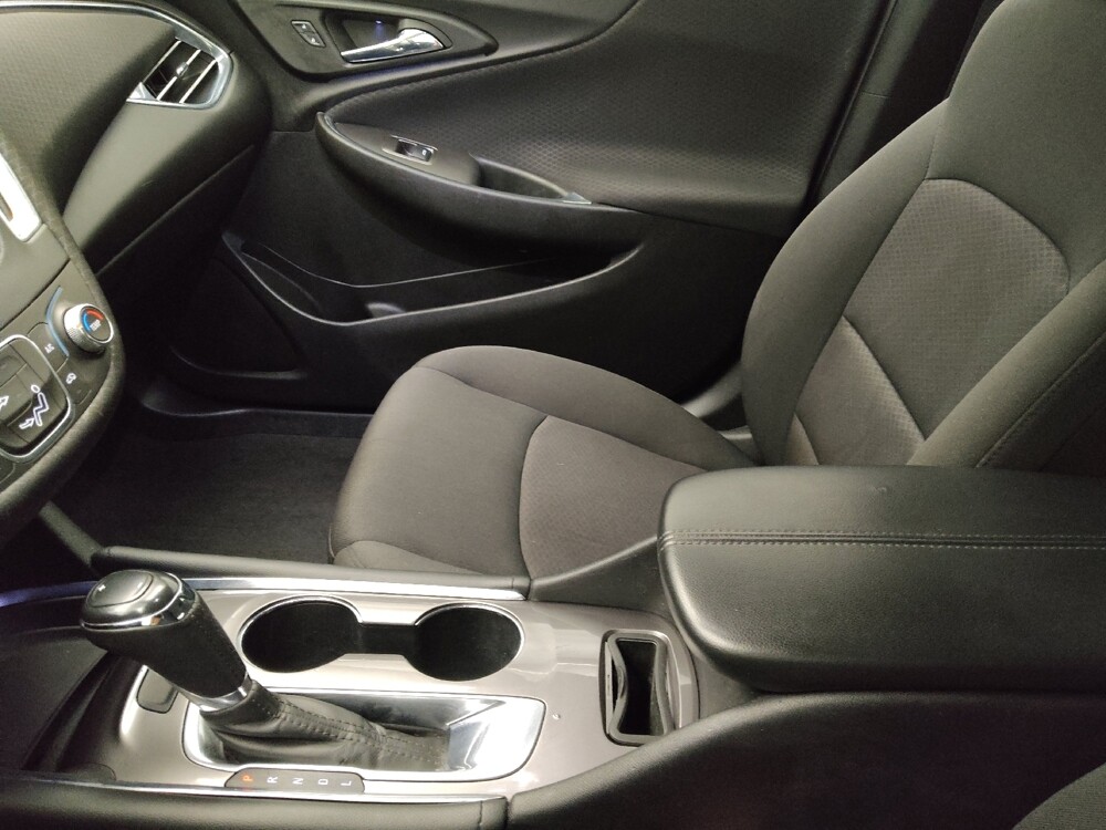 2018 Chevrolet Malibu in Lombard, IL 60148 - 18094198 26