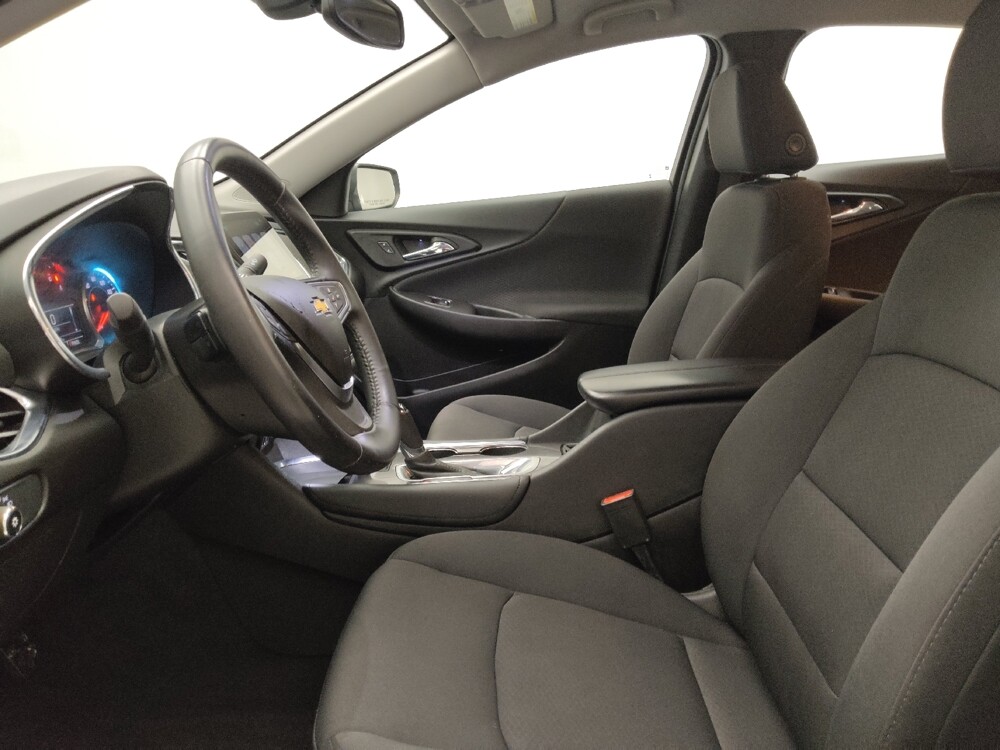 2018 Chevrolet Malibu in Lombard, IL 60148 - 18094198 17