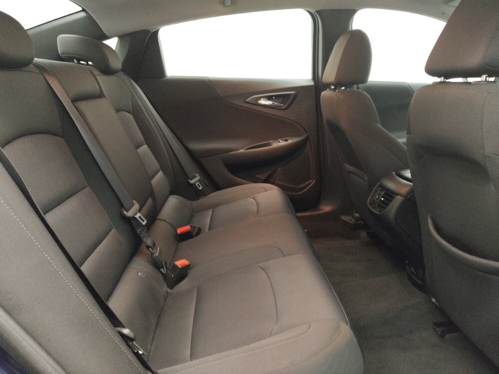 2018 Chevrolet Malibu in Lombard, IL 60148 - 18094198 19