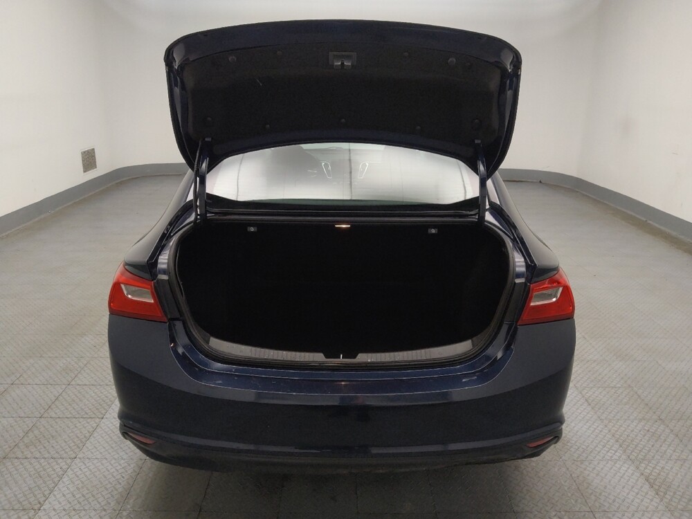 2018 Chevrolet Malibu in Lombard, IL 60148 - 18094198 29