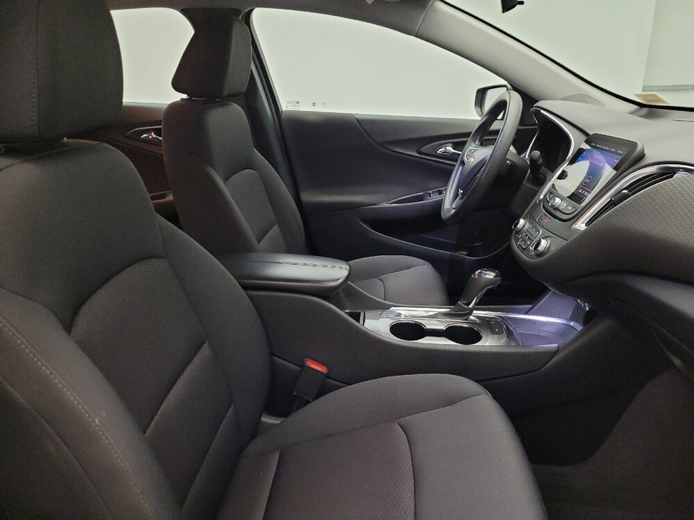 2020 Chevrolet Malibu in Glendale, AZ 85301 - 18094199 21