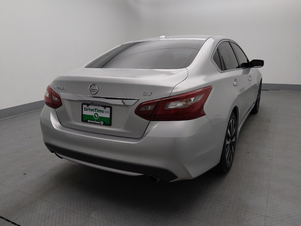 2018 Nissan Altima in Wichita, KS 67207 - 18094205 7