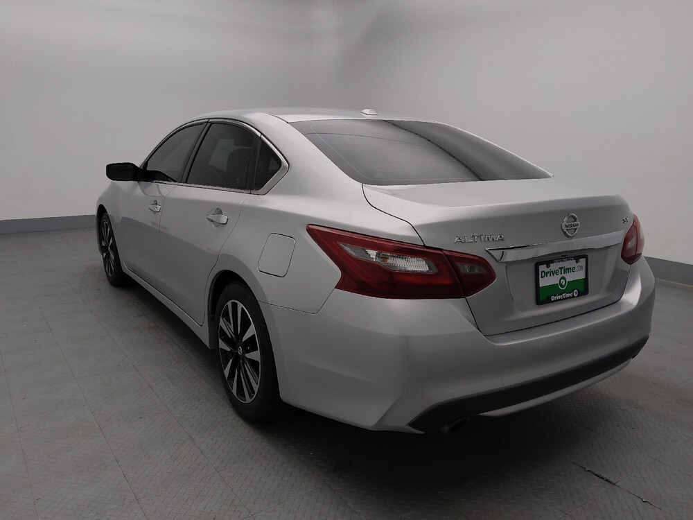2018 Nissan Altima in Wichita, KS 67207 - 18094205 5