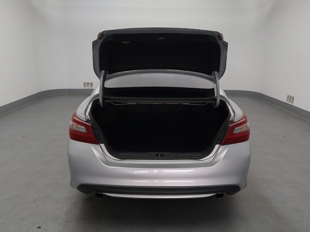 2018 Nissan Altima in Wichita, KS 67207 - 18094205 29