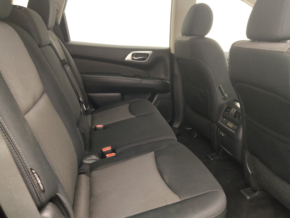 2019 Nissan Pathfinder in Tampa, FL 33612 - 18094263 19