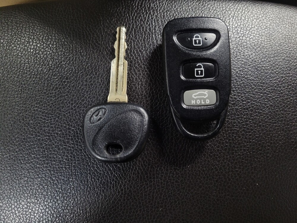 2013 Hyundai Elantra in Pelham, AL 35124 - 18094330 32