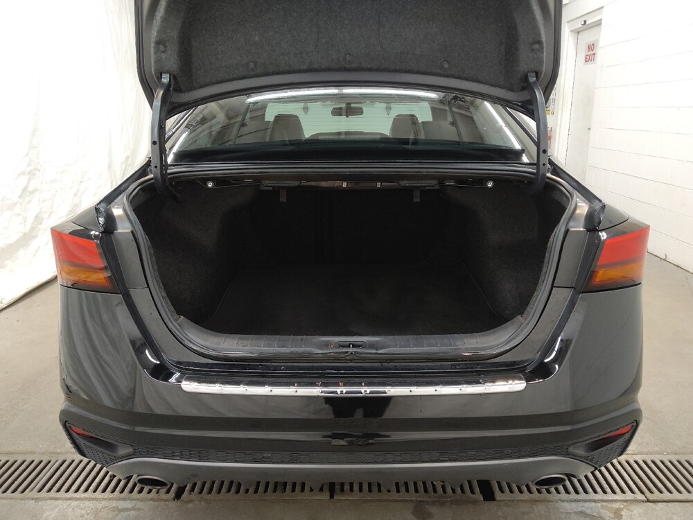 2019 Nissan Altima in Cincinnati, OH 45255 - 18094367 29