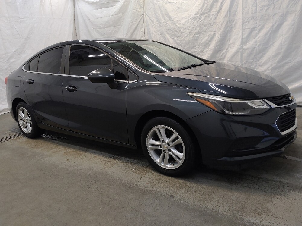 2017 Chevrolet Cruze in Cincinnati, OH 45255 - 18094368 11