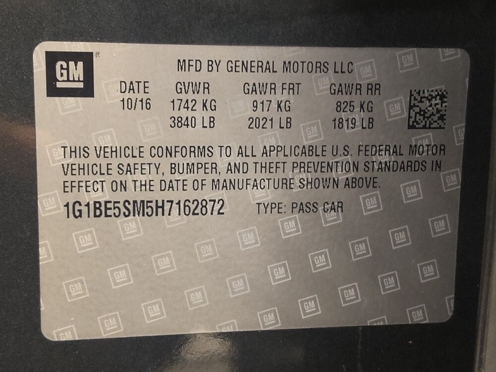 2017 Chevrolet Cruze in Cincinnati, OH 45255 - 18094368 33