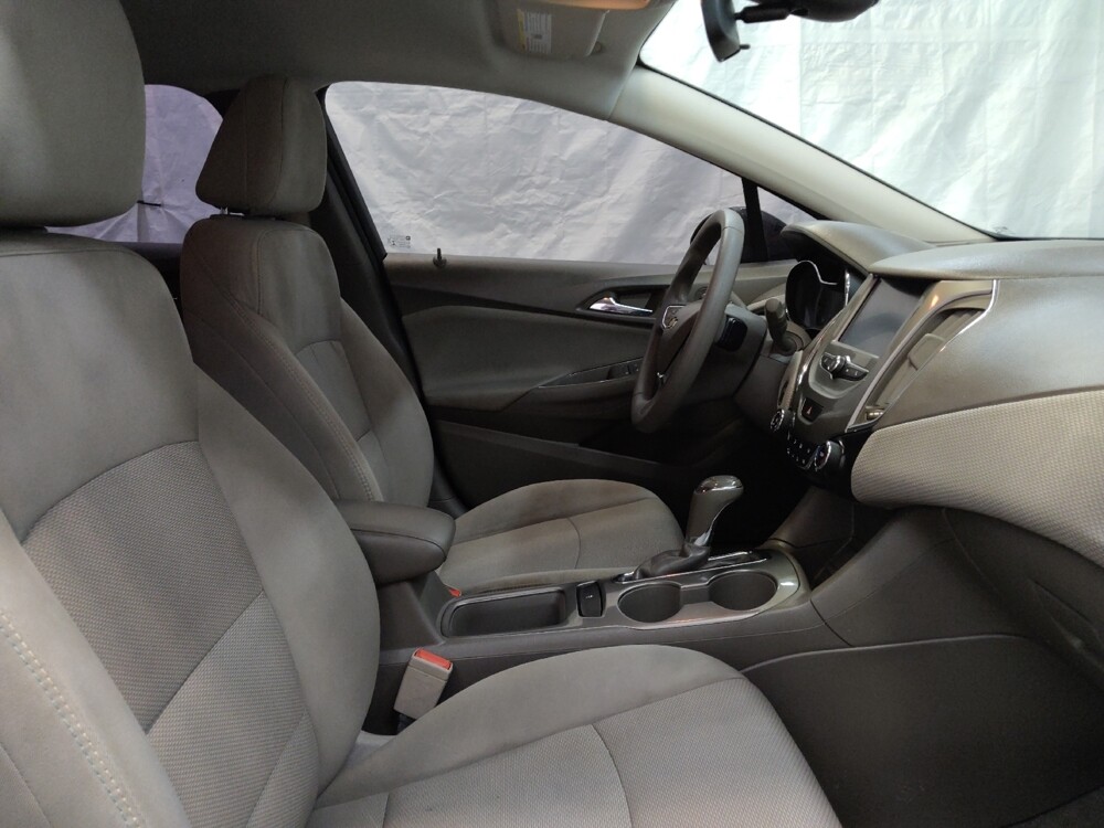 2017 Chevrolet Cruze in Cincinnati, OH 45255 - 18094368 21