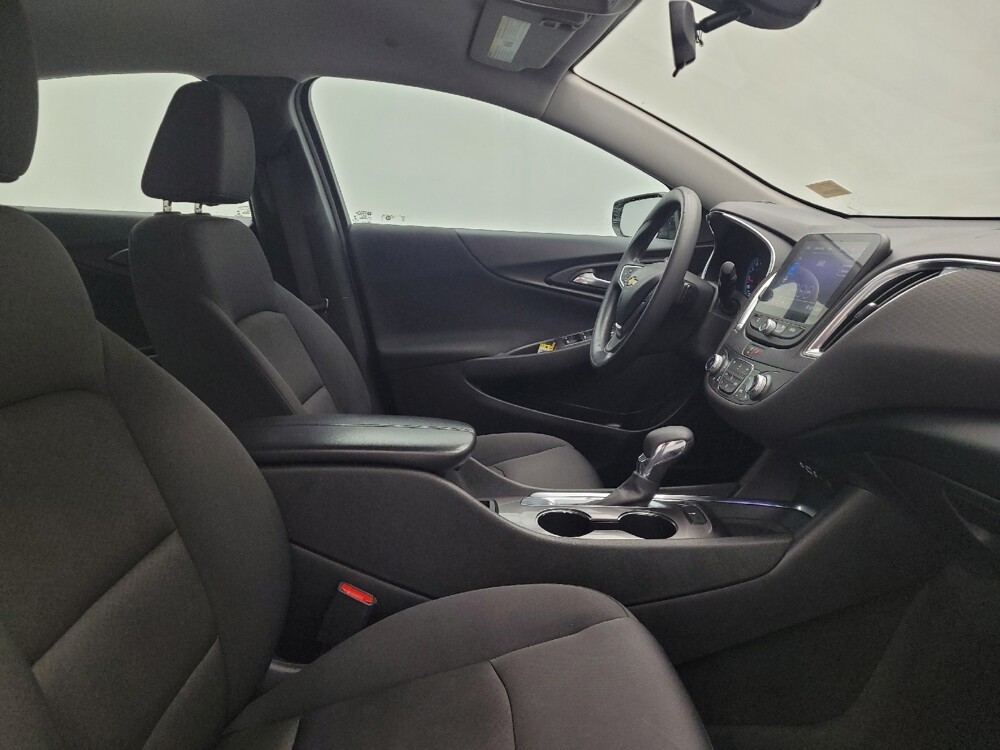 2021 Chevrolet Malibu in Cincinnati, OH 45255 - 18094434 21