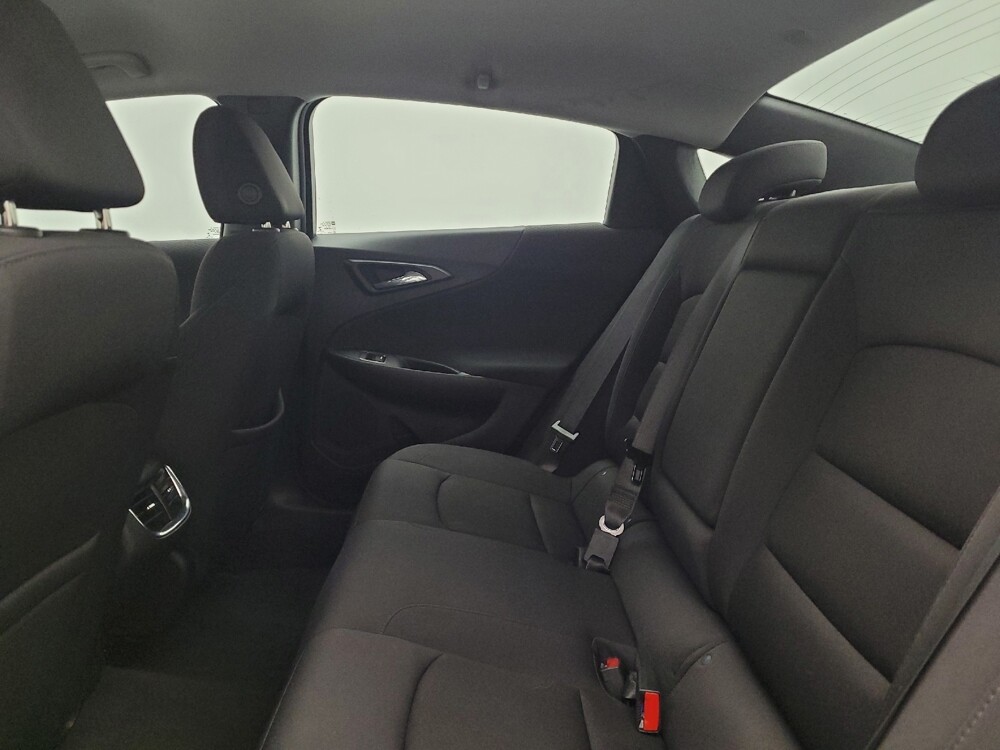 2021 Chevrolet Malibu in Cincinnati, OH 45255 - 18094434 18