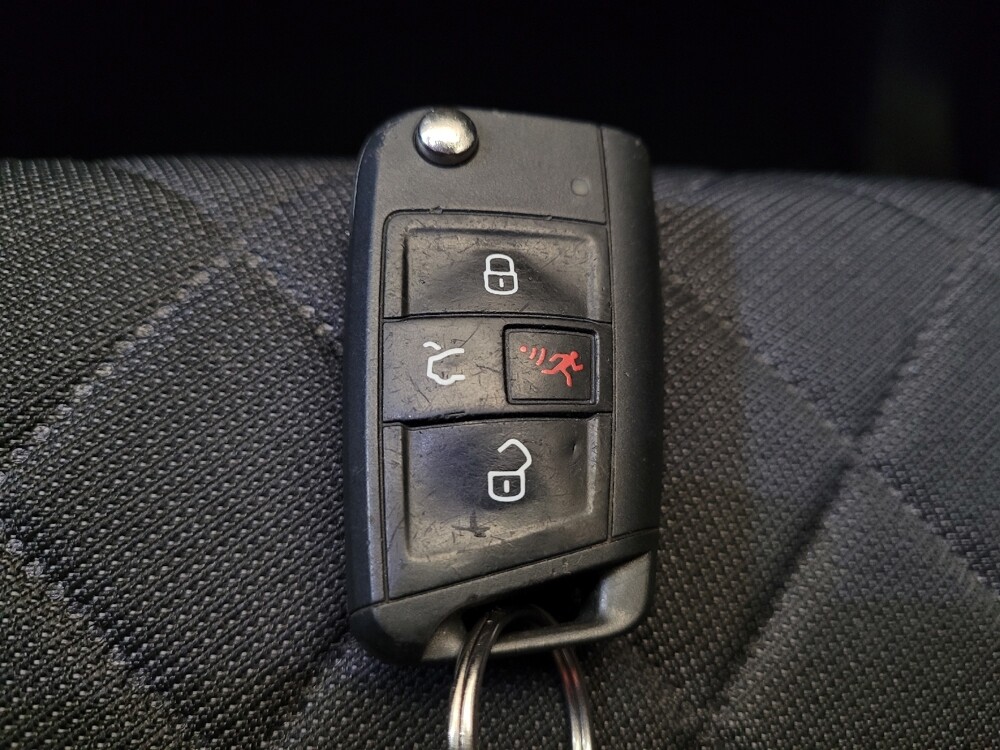 2021 Volkswagen Atlas in Cincinnati, OH 45255 - 18094435 32