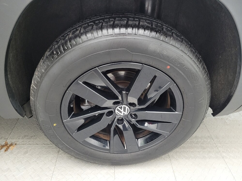 2021 Volkswagen Atlas in Cincinnati, OH 45255 - 18094435 31