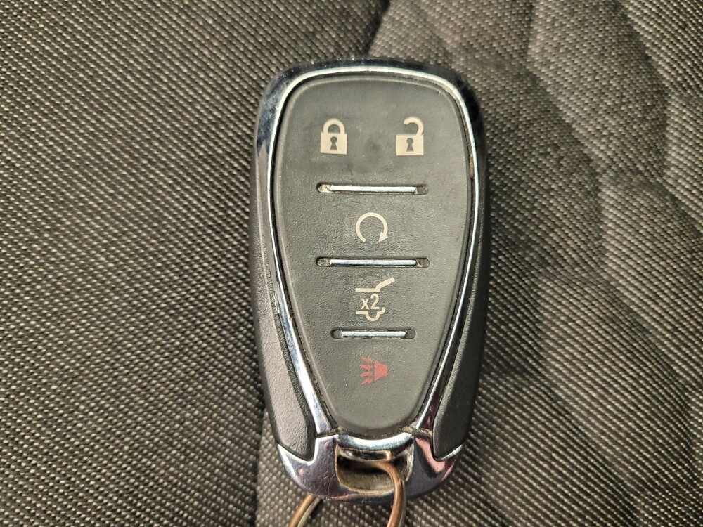 2020 Chevrolet Equinox in Cincinnati, OH 45255 - 18094436 32