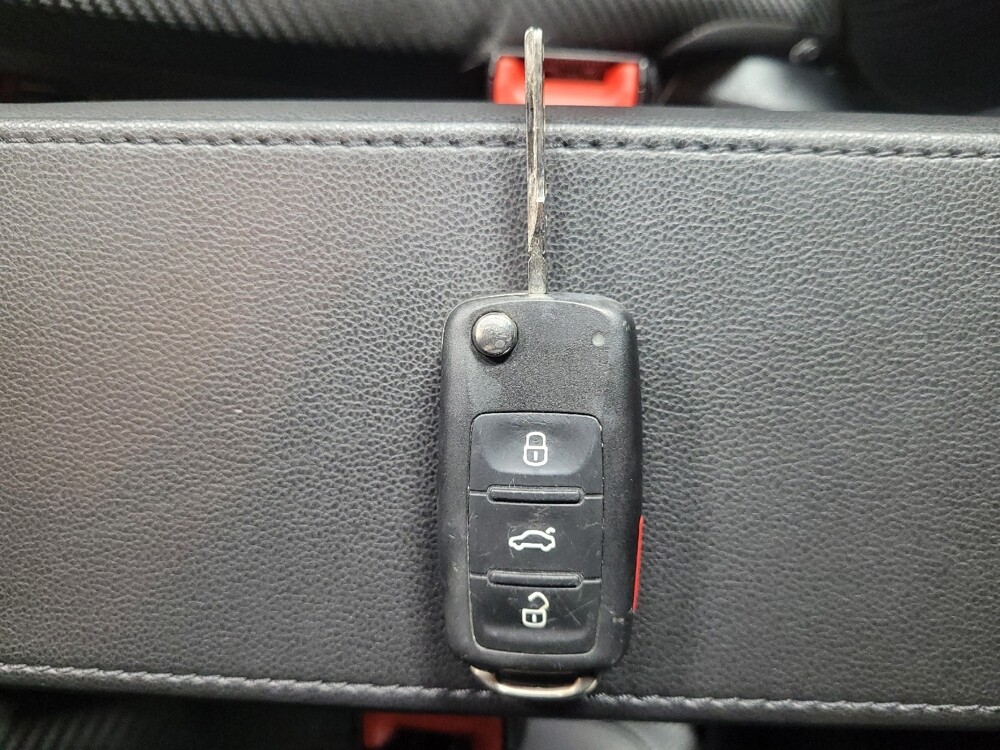 2016 Volkswagen Beetle in Albany, GA 31705 - 18094451 32