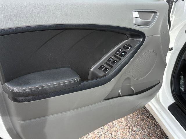 2018 Kia Forte in Mesa, AZ 85212 - 18094477 13