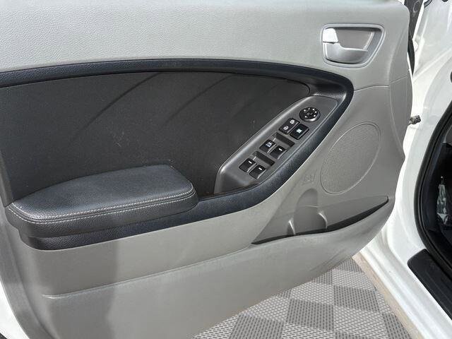 2018 Kia Forte in Mesa, AZ 85212 - 18094477 13