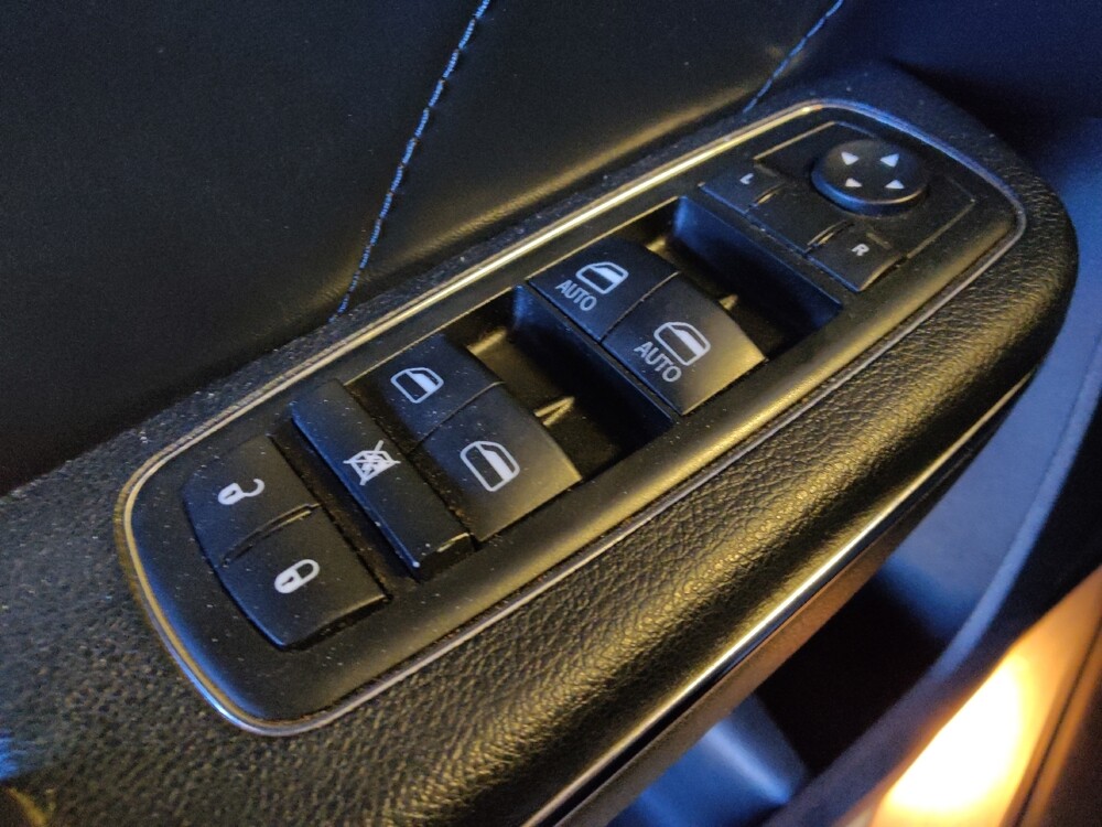 2014 Dodge Charger in Mesa, AZ 85210 - 18094575 27