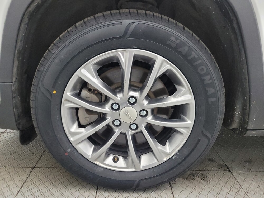 2020 Jeep Cherokee in Phoenix, AZ 85022 - 18094580 31