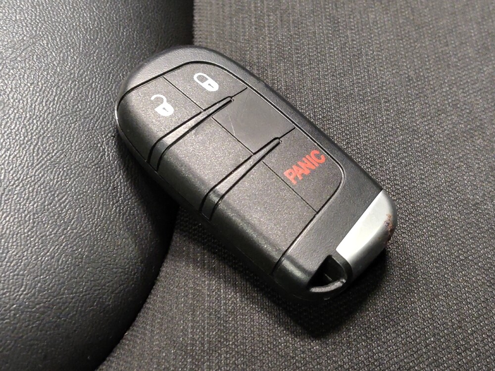 2020 Jeep Cherokee in Phoenix, AZ 85022 - 18094580 32