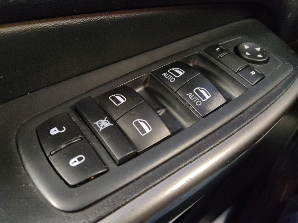 2020 Jeep Cherokee in Phoenix, AZ 85022 - 18094580 27