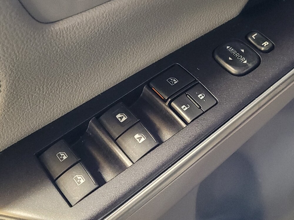 2016 Toyota Camry in Savannah, GA 31419 - 18094611 27