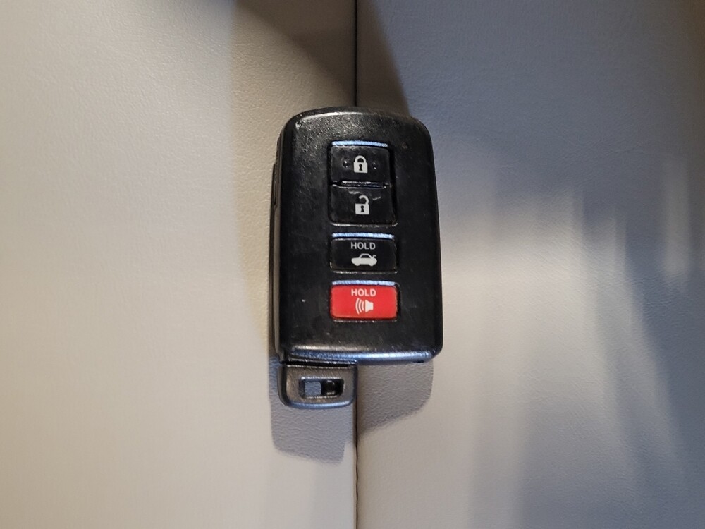 2016 Toyota Camry in Savannah, GA 31419 - 18094611 32