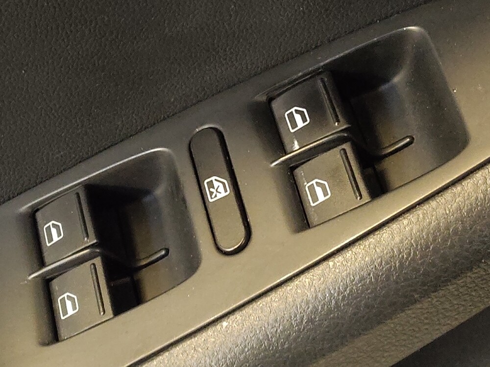 2016 Volkswagen Jetta in Raleigh, NC 27604 - 18094620 27