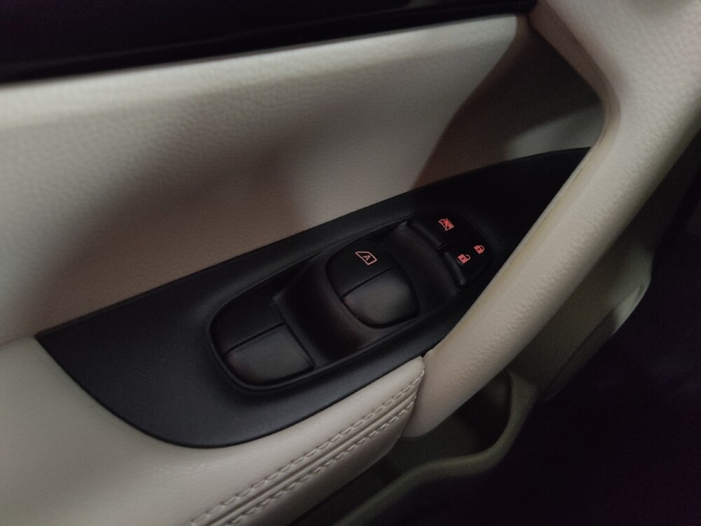 2018 Nissan Rogue Sport in Marietta, GA 30062 - 18094705 27