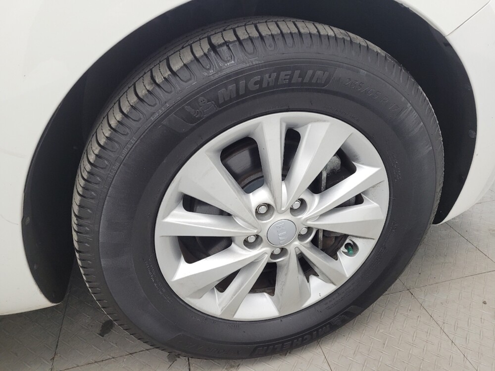 2017 Kia Sedona in Maple Heights, OH 44137 - 18094728 31