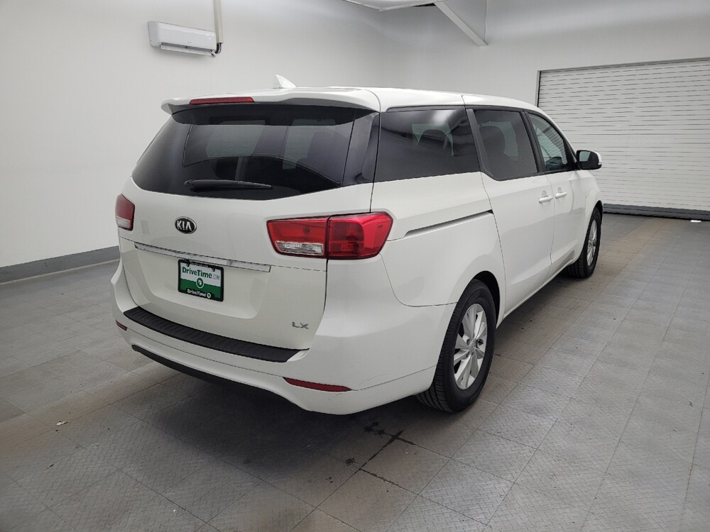 2017 Kia Sedona in Maple Heights, OH 44137 - 18094728 9