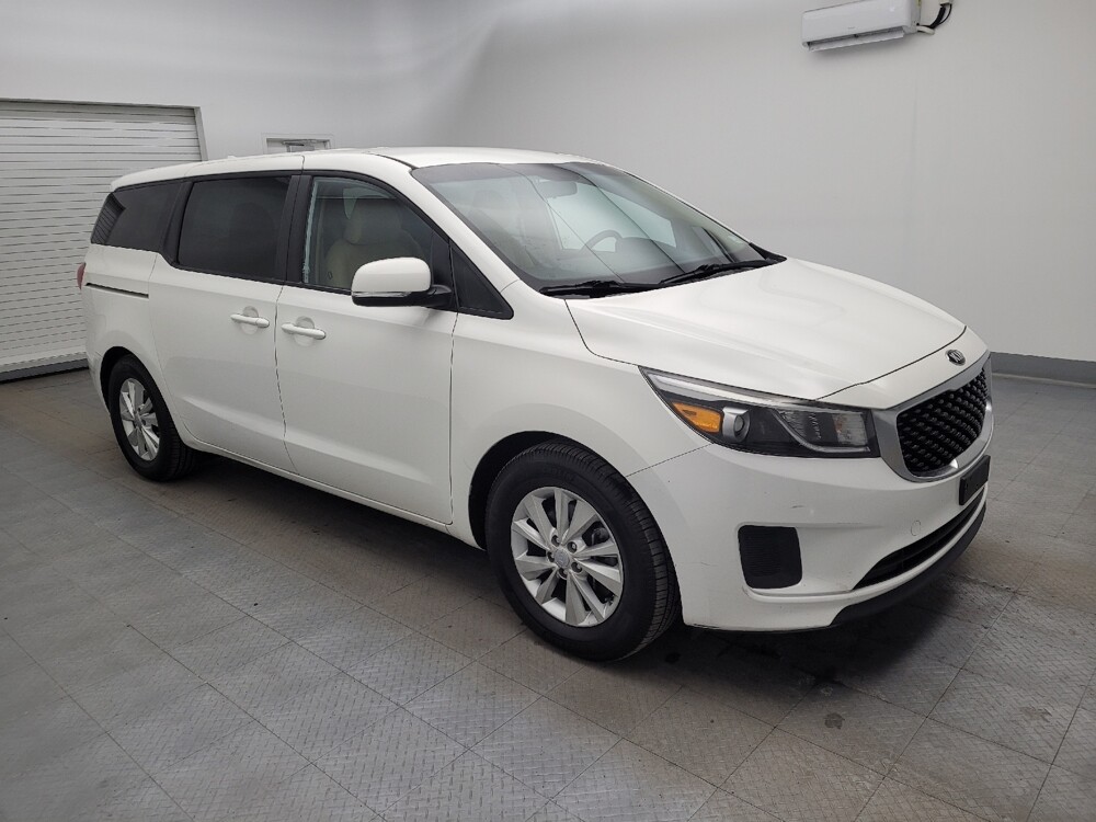 2017 Kia Sedona in Maple Heights, OH 44137 - 18094728 11