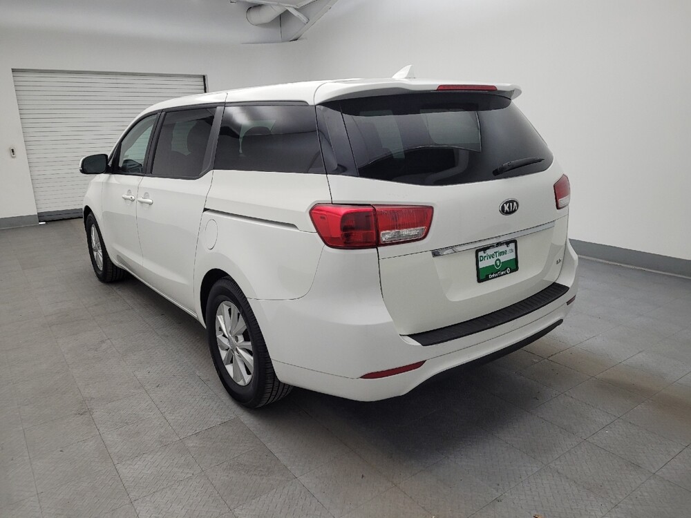 2017 Kia Sedona in Maple Heights, OH 44137 - 18094728 5