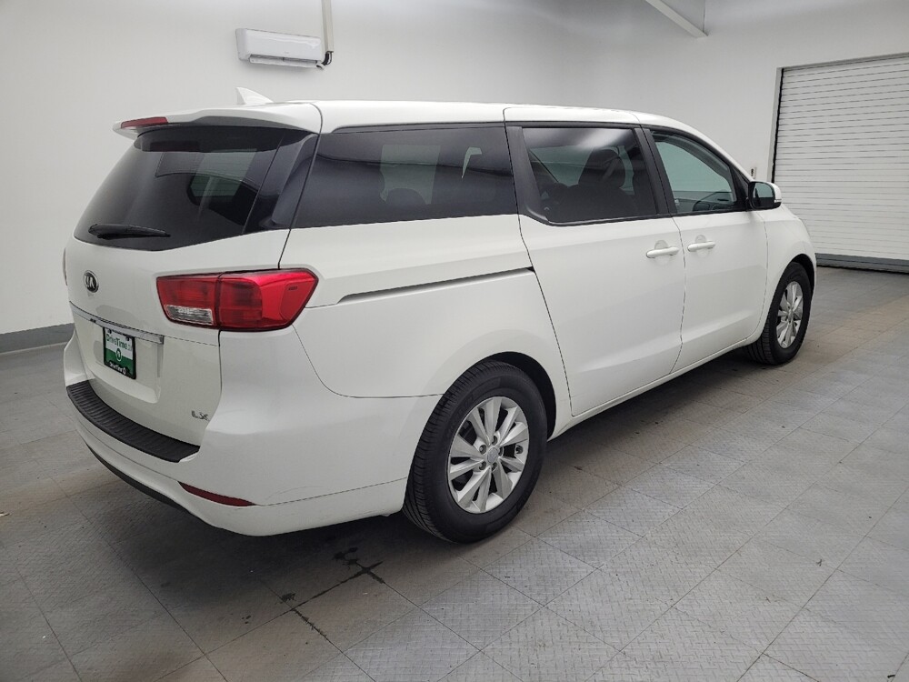 2017 Kia Sedona in Maple Heights, OH 44137 - 18094728 10