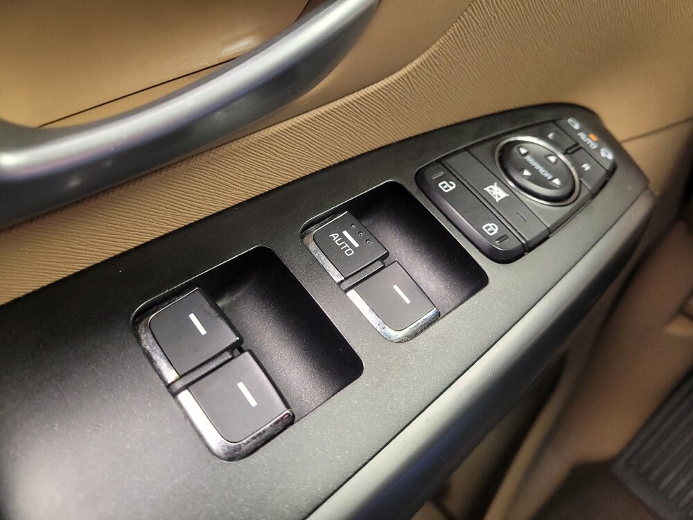 2017 Kia Sedona in Maple Heights, OH 44137 - 18094728 27