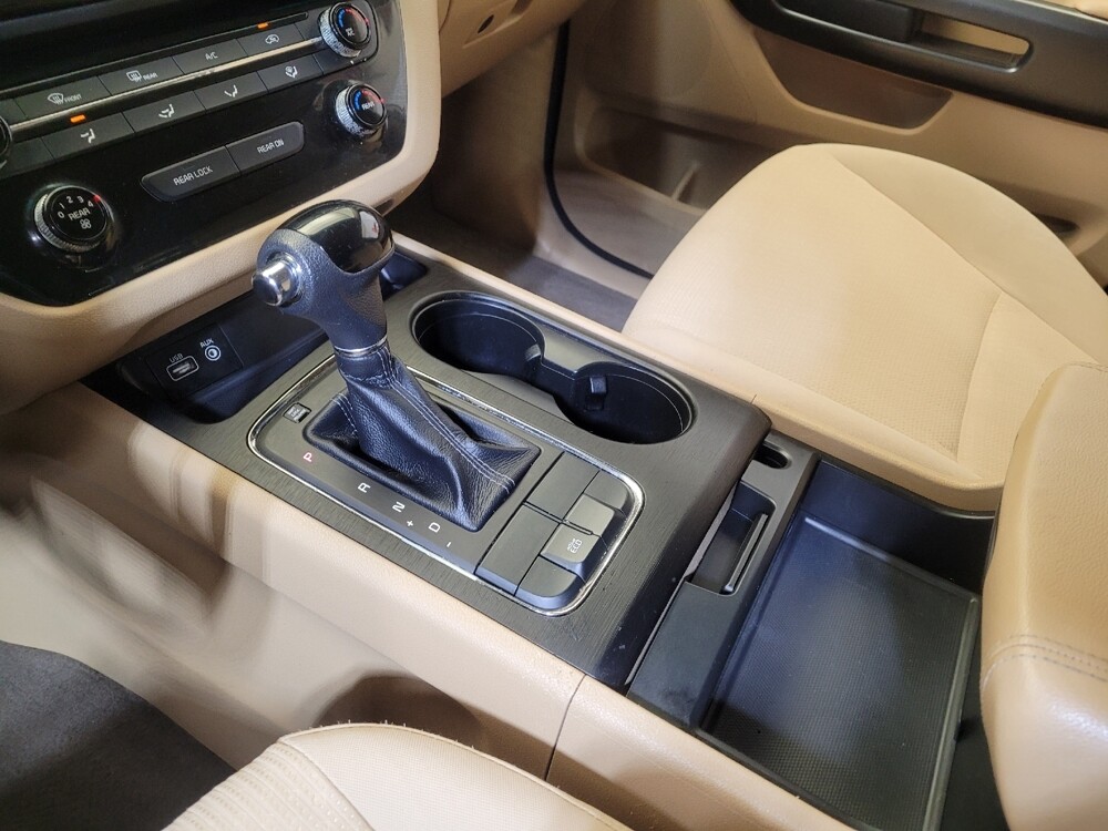 2017 Kia Sedona in Maple Heights, OH 44137 - 18094728 26