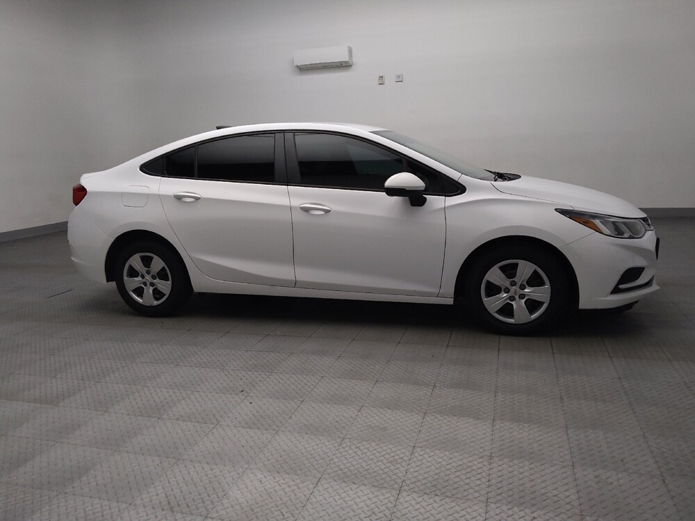 2018 Chevrolet Cruze in Tyler, TX 75701 - 18094731 11