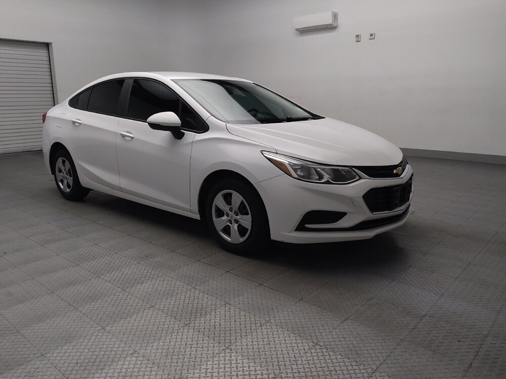 2018 Chevrolet Cruze in Tyler, TX 75701 - 18094731 13