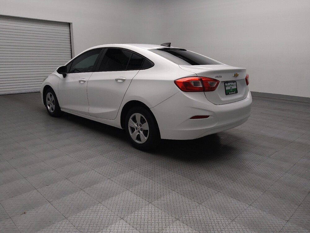 2018 Chevrolet Cruze in Tyler, TX 75701 - 18094731 5